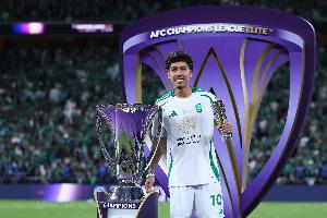 2年前免签+随队夺亚冠❗沙特媒：33岁菲尔米诺去萨德转会费700万